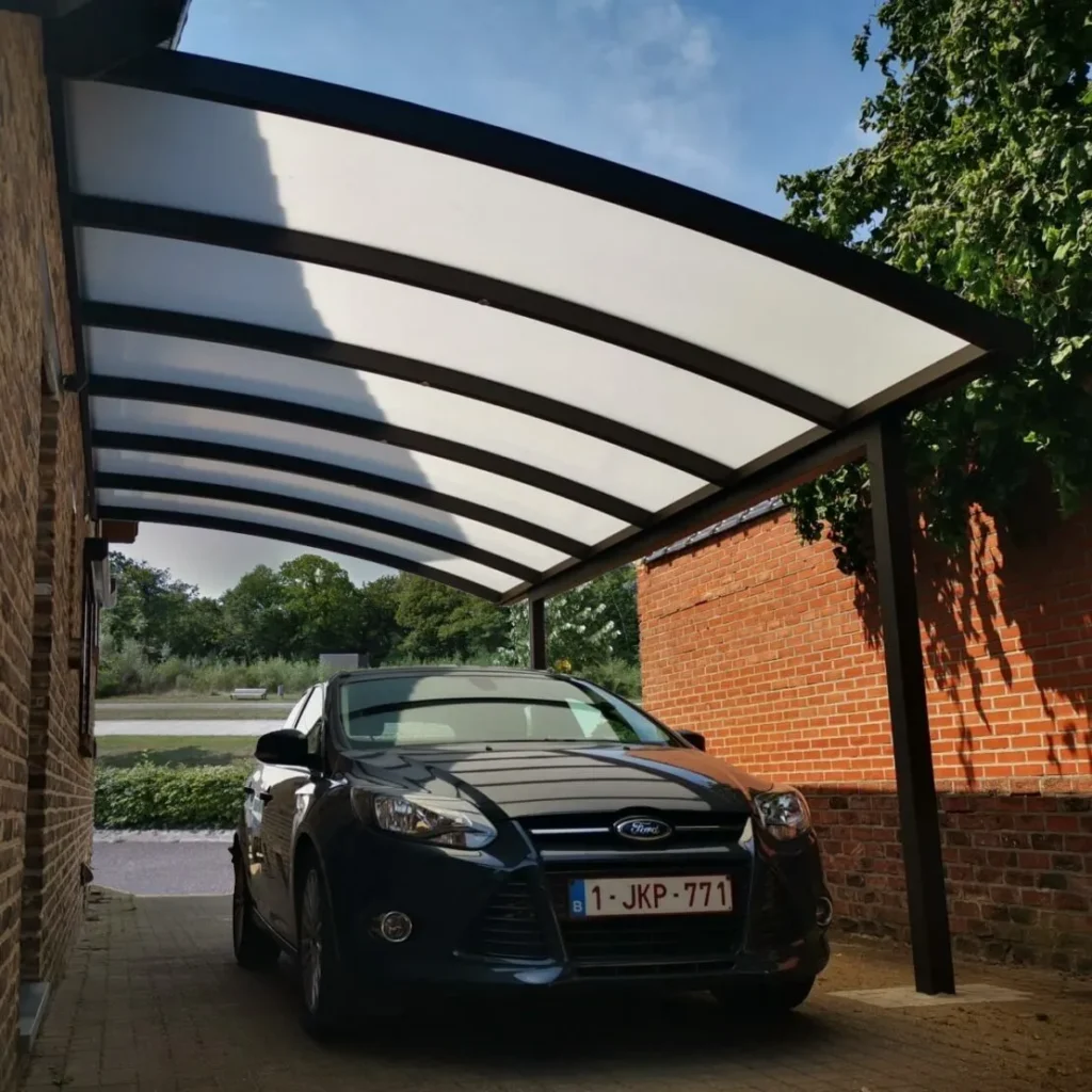 Bellagio: gebogen pergola of carport met een zware structuur